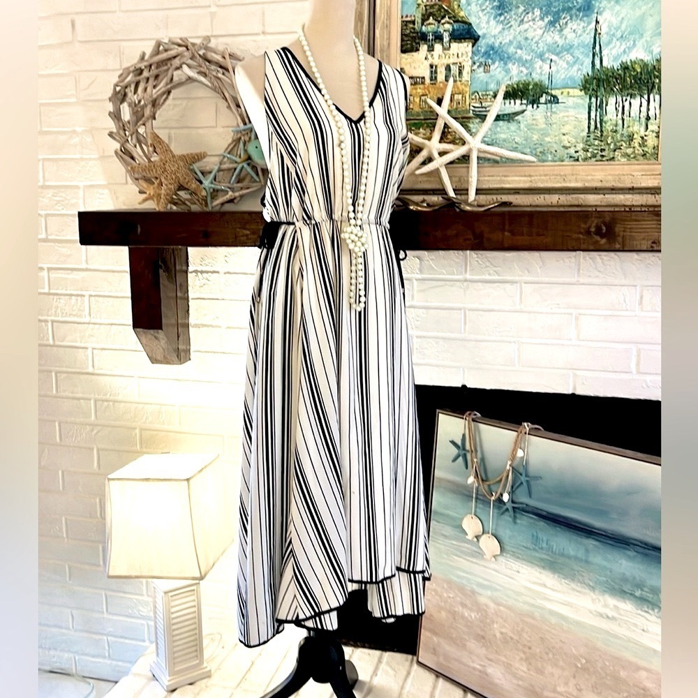 Storia, Twirlable & Full, Lined, Side-Drawstring Ties, Slimming Vertical Lines View 2